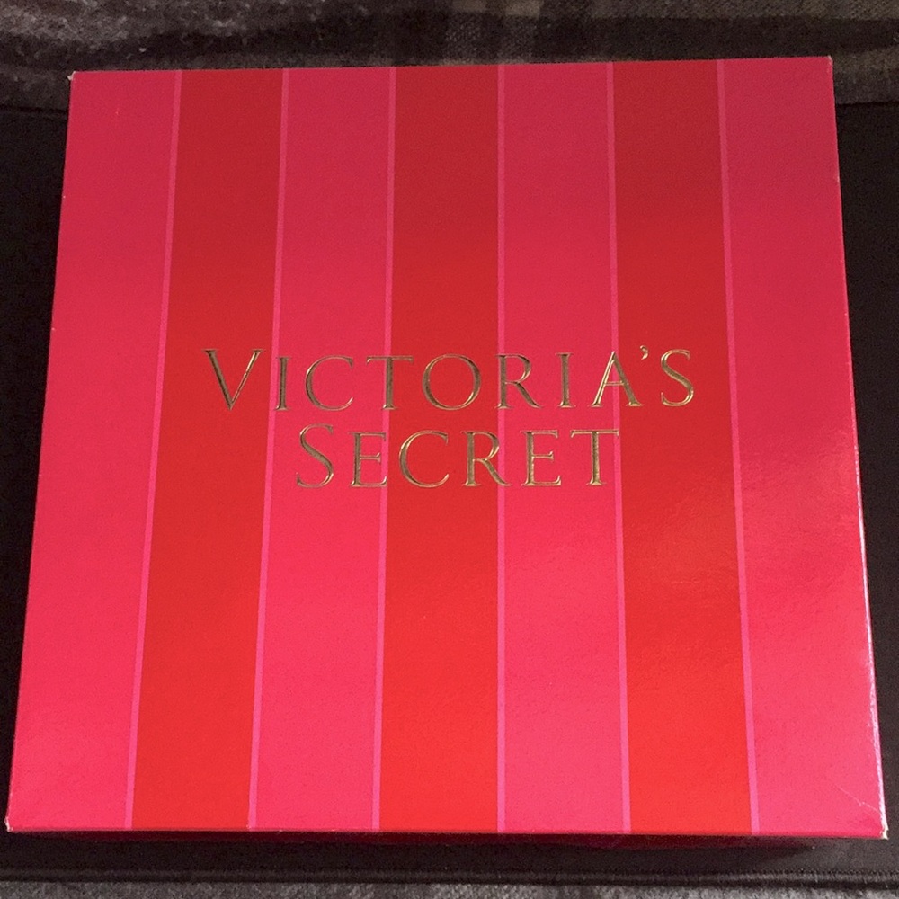 Victoria’s Secret Jasmine Cassis lotion & mist set - Picture 2 of 5